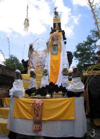 Padmasana throne at Pura Dalem Bakul - Denpasar Timur - is dressed to welcome the deities